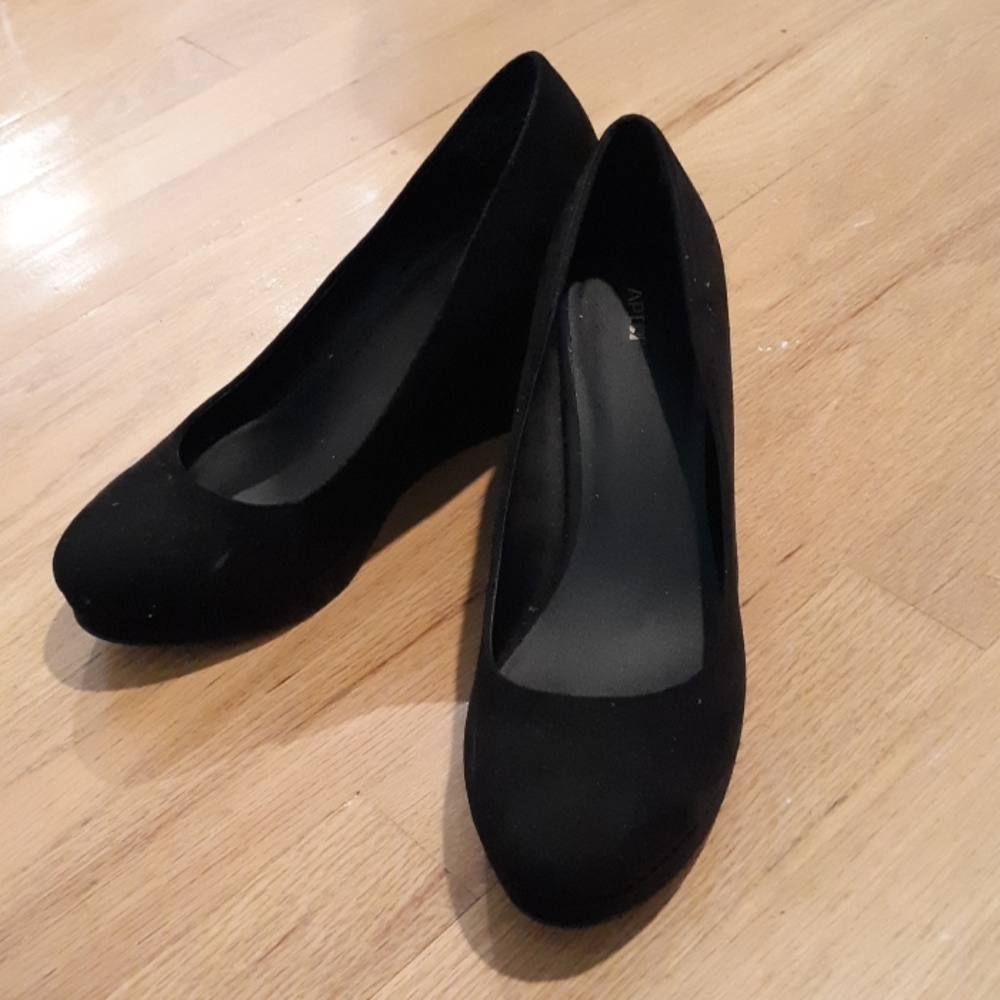 Apt 9 Black Platform Wedges